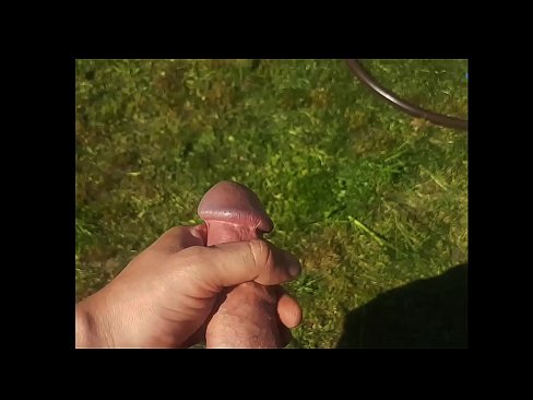 ❤️ Vruća zgodnica jebe svoju ružičastu macu i svršava špricom u ljetnom vrtu ❤️ Analni video na hr.xxxpornolive.ru ️❤